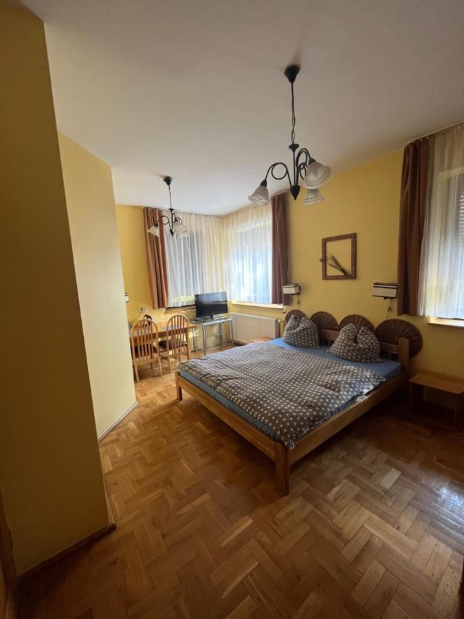 Villa Centrum With Access Kitchen (Adults Only) Zielona Góra Exteriör bild